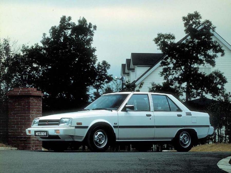  Mitsubishi Tredia 1982 года  (фото 6 из 12)